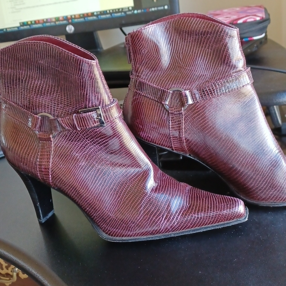 Antonio Melani Landon Leather Womenâs Booties
